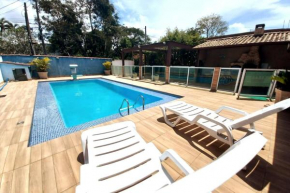Casa com churrasqueira e piscina próximo da praia